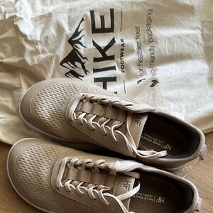 Lightweight women’s Hike Sneakers in Beige